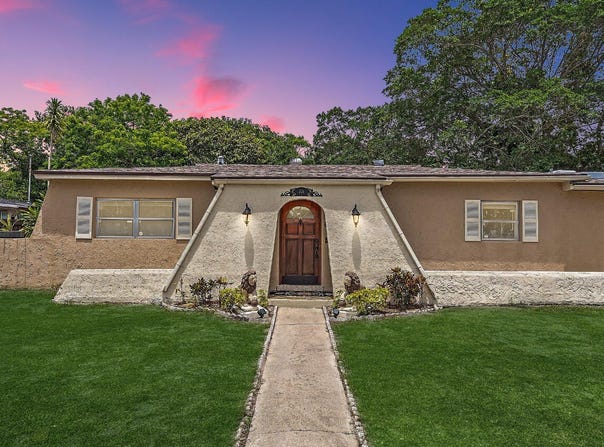 306 S Caloosahatchee Avenue, Jupiter, FL 33458