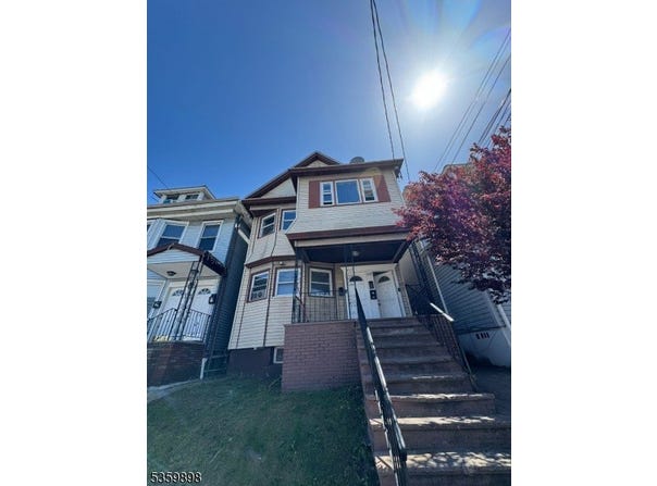 828 Summer St, Elizabeth City, NJ 07202-3147