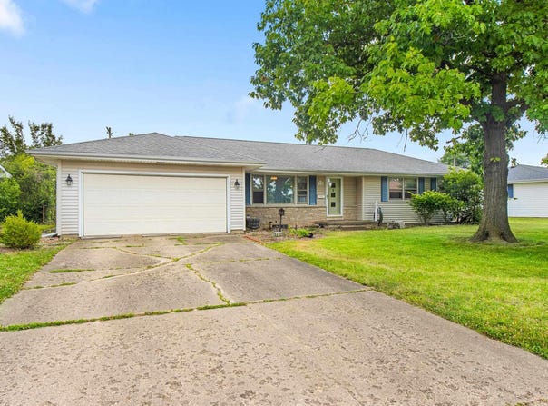 6410 N GREENMONT Road, Peoria, IL 61614