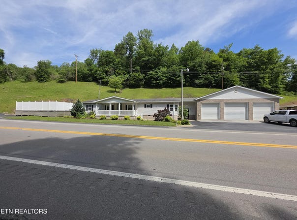 2953 U.S. 119, Pineville, KY 40977