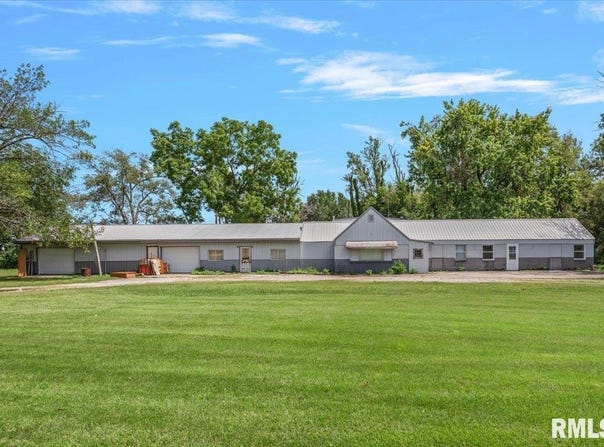 526 N RAILROAD Avenue, Blue Mound, IL 62513