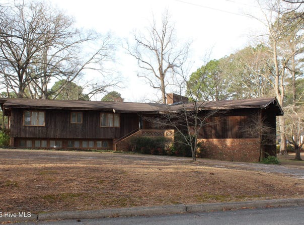 100 Carolina Avenue, Williamston, NC 27892