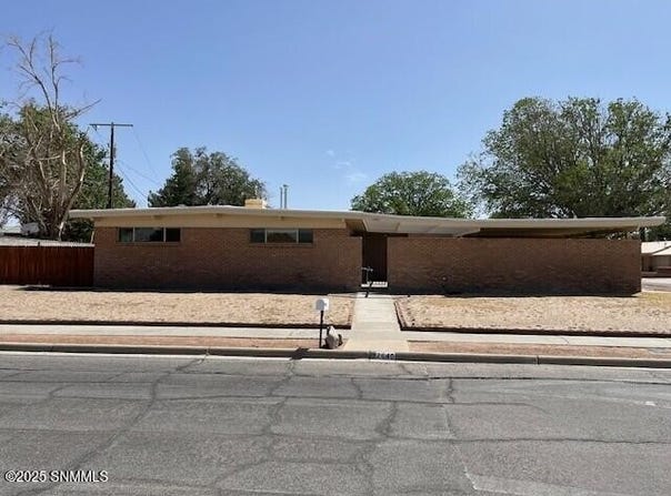 2640 Desert Drive, Las Cruces, NM 88001