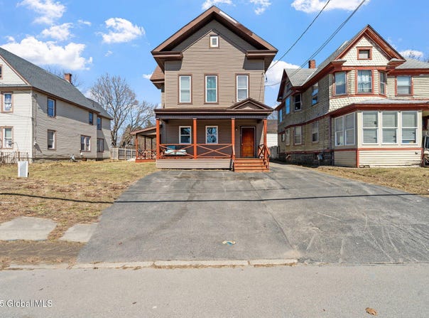 33 Third Avenue, Gloversville, NY 12078