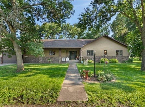 21901 Vista Road, Hutchinson, MN 55350