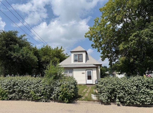 103  14th St. NE, Devils Lake, ND 58301