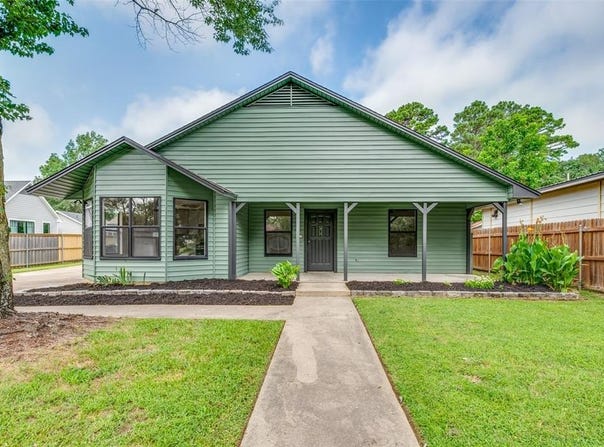 606 S Hill Street, Pilot Point, TX 76258
