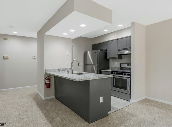 44 Sam Bonnell Dr, Union Twp., NJ 08809-1104