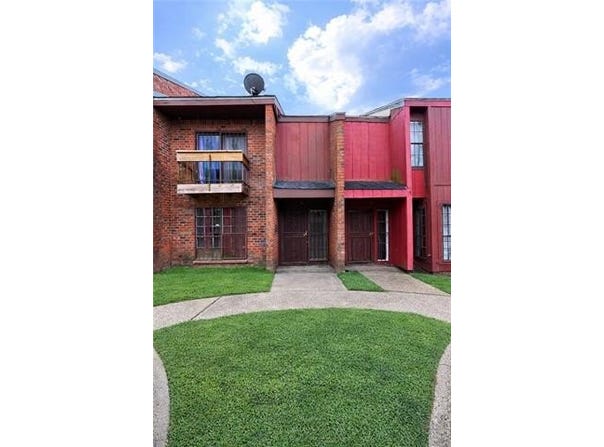 1204 CHIMNEY WOOD Lane, New Orleans, LA 70126