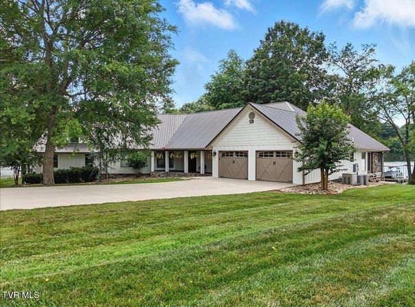 243 Walnut Bend Drive, Whitesburg, TN 37891