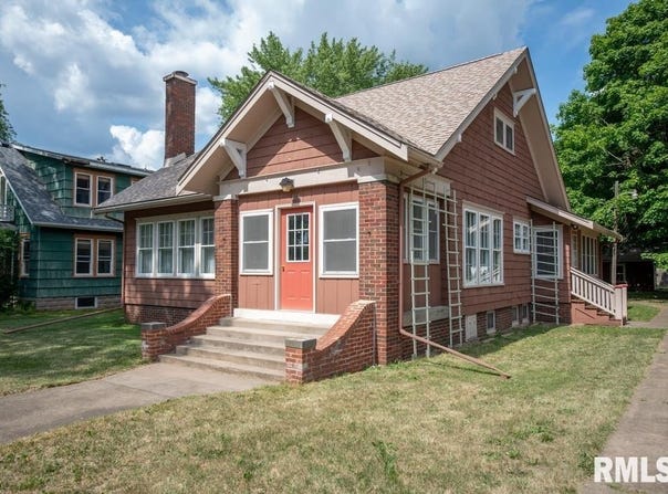 708 MAIN Street, Henry, IL 61537