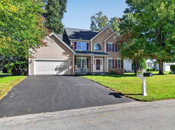 2 Hampshire Place, Clifton Park, NY 12065