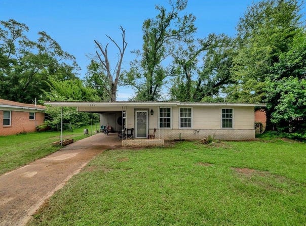 1225 W. Main, Nacogdoches, TX 75964