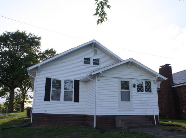 149  S. Fourth St., Albion, IL 62806