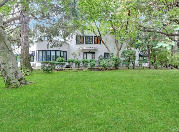 20050 Grand Central Parkway, Queens Village, NY 11427