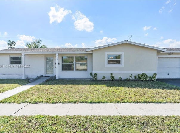 825 NW 8th Ave, Dania Beach, FL 33004