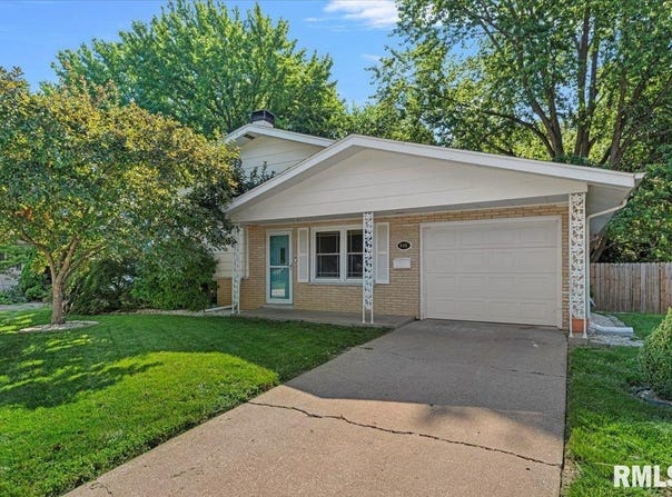 846 ROANOKE Drive, Springfield, IL 62707-3425