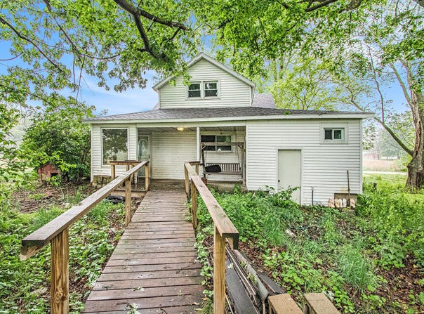 13500 Cleveland Avenue, Buchanan, MI 49107