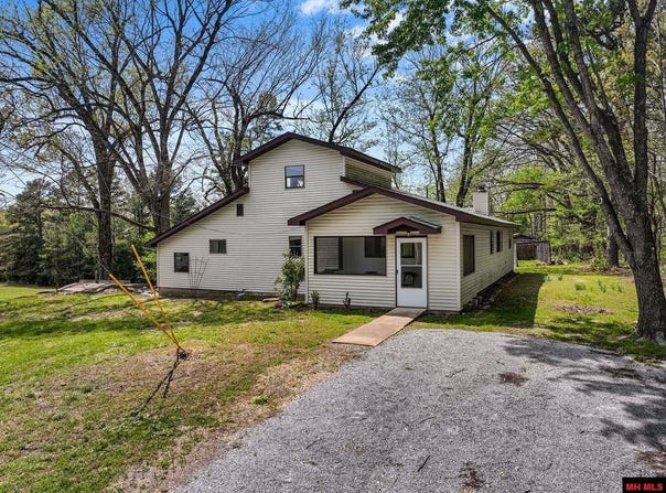 109 CR 555B, Tecumseh, MO 65760