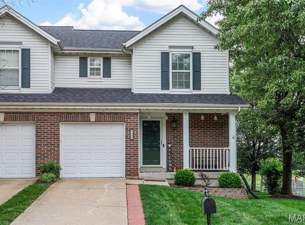 1332 Big Bend Crossing Drive, Manchester, MO 63088