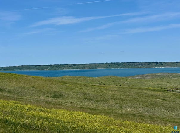 28076 Yellow Hawk Dr, Fort Pierre, SD 57532