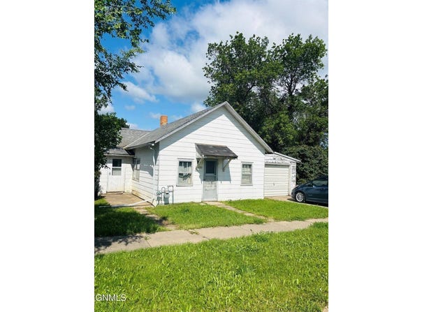 210 7th Street South, New Salem, ND 58563