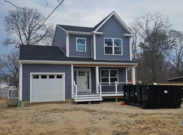 89 Wood Ave, Mastic, NY 11950