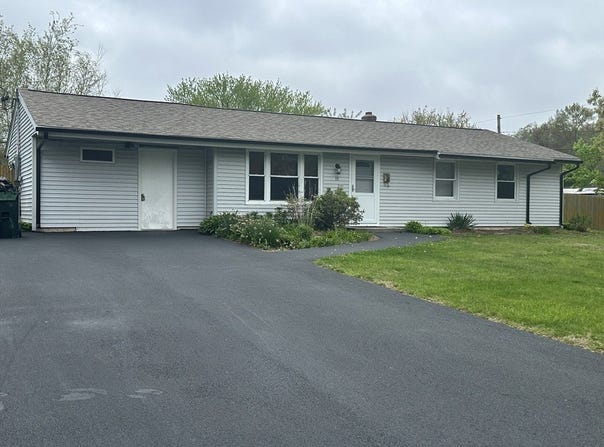 19 Lazywood Ln, Swansea, MA 02777