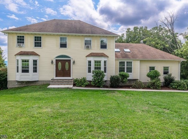 17 Telfer Dr, Vernon Twp., NJ 07418-1036
