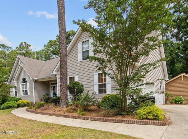 255 West Hedgelawn Way, Southern Pines, NC 28387
