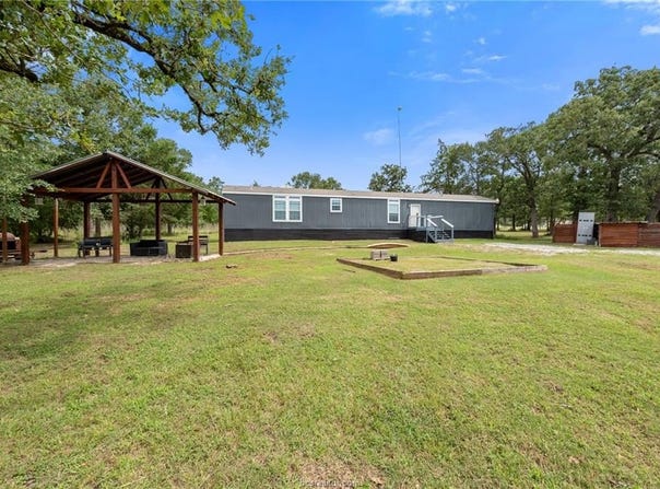 319 Berry Creek Drive, Caldwell, TX 77836