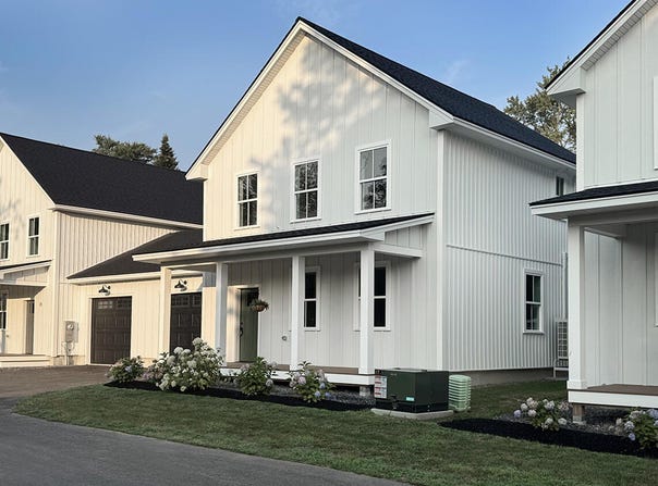 33 Magnolia Lane, Gardiner, ME 04345