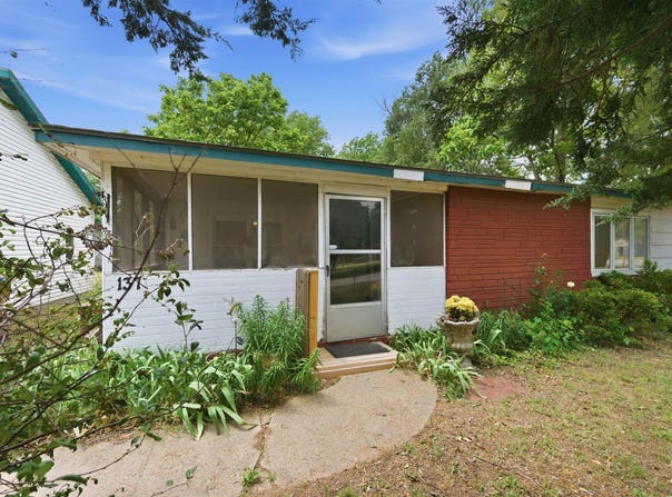 137 N Davidson Ave, Bentley, KS 67016