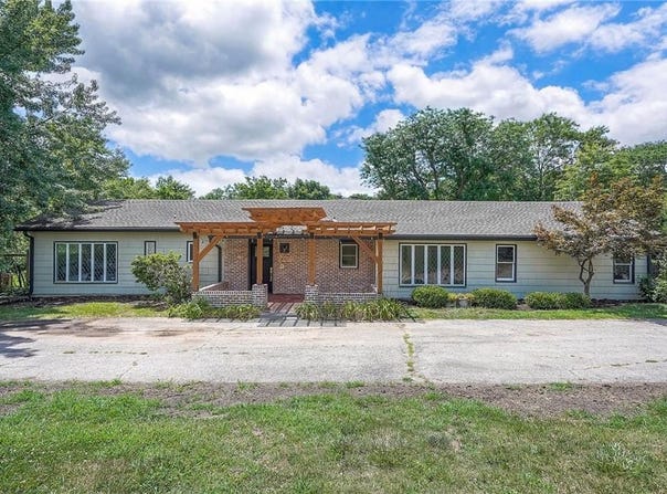 9730 State Line Road, Leawood, KS 66206