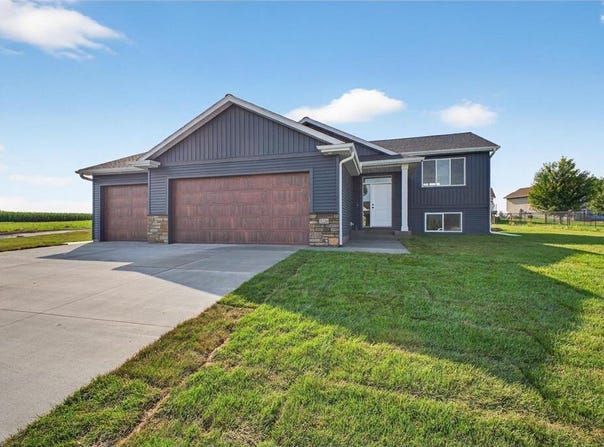 2220 Petersen Drive NW, Stewartville, MN 55976