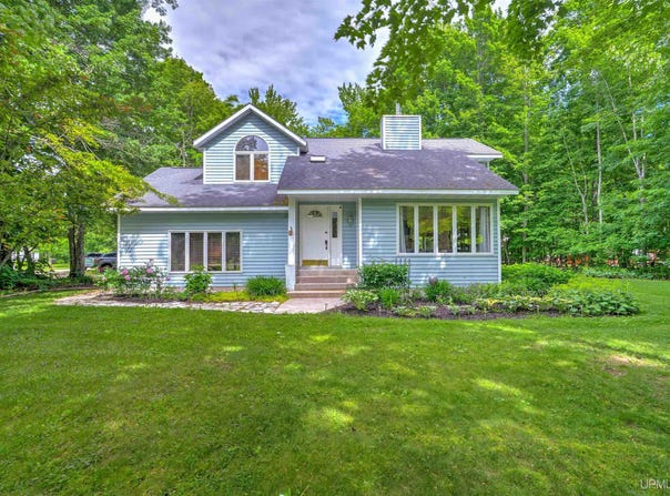 6375 W Hillcrest, Manistique, MI 49854