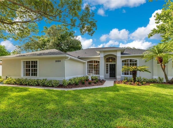2024 FLAMING ARROW COURT, FERN PARK, FL 32730