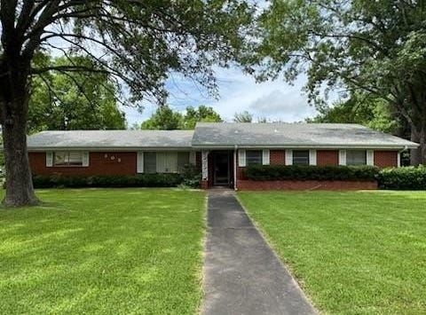 805 W 4th Street, Clarksville, TX 75426