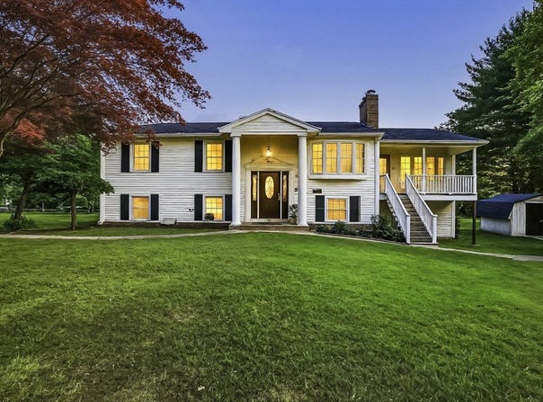 16 Mohawk St, Bellingham, MA 02019