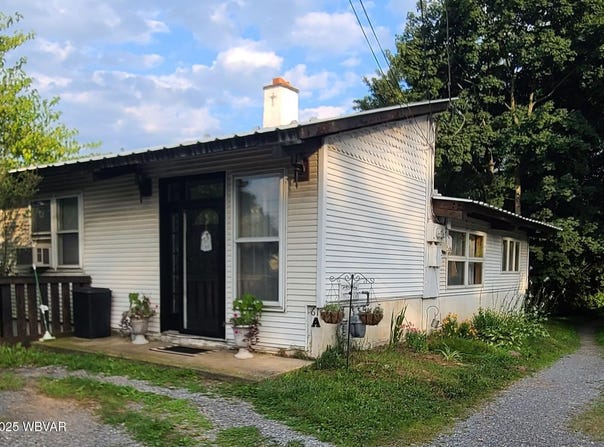 61 W HOUSTON AVENUE, Montgomery, PA 17752
