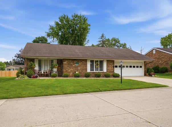 1043 Armsgate Road, Springfield, OH 45503
