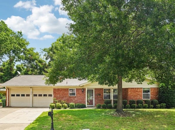 1012 Livingston Drive, Hurst, TX 76053