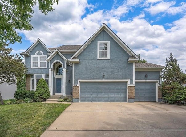 9545 Tallgrass Drive, Lenexa, KS 66227