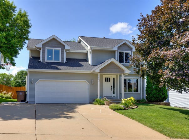 5030 Oakcreek Drive, Norwalk, IA 50211