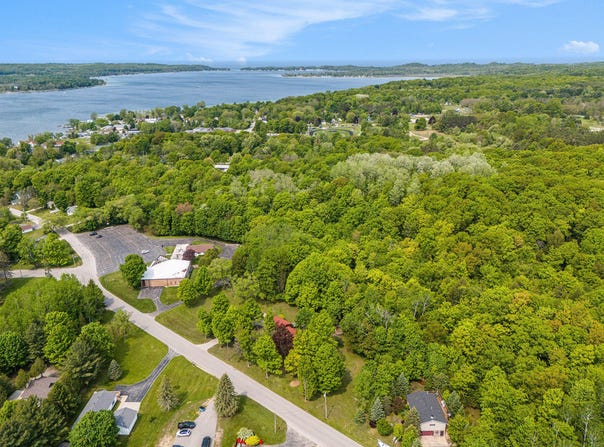 8424 3rd Street, Onekama, MI 49675