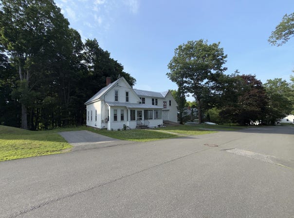 124 Lake Avenue, Farmington, ME 04938