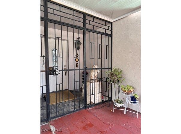 806 W 80 Place, Hialeah, FL 33014