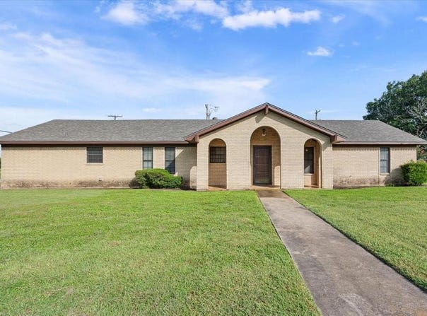 100 Thompson Circle, Lorena, TX 76655