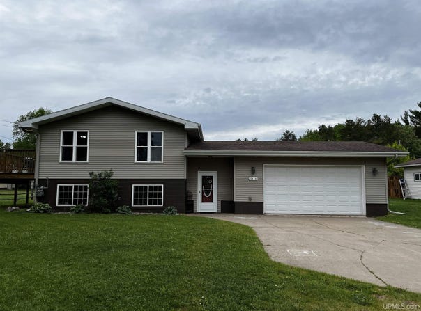 2424 County Road 496, Ishpeming, MI 49849