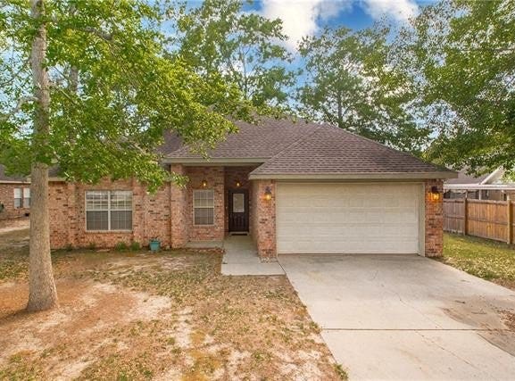 4 MAROON Drive, Picayune, MS 39466